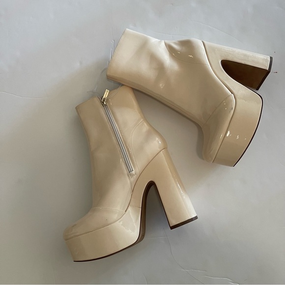 Round Toe Jessica Simpson Women’s Platform Bootie - Picture 7 of 7